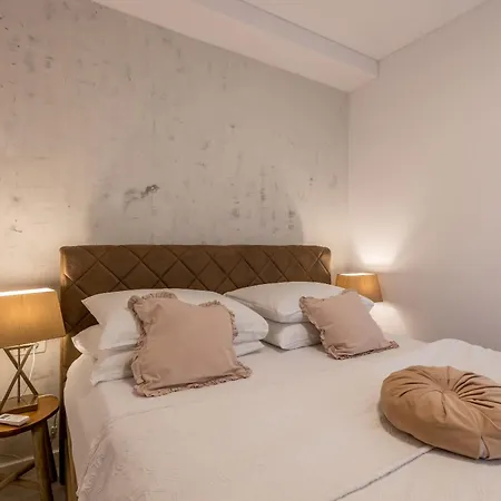 Milla 1 & Parking & Walk To And Center Apartment *