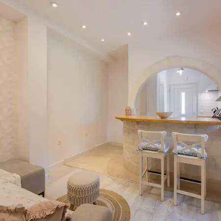 Milla 1 & Parking & Walk To And Center Apartment *